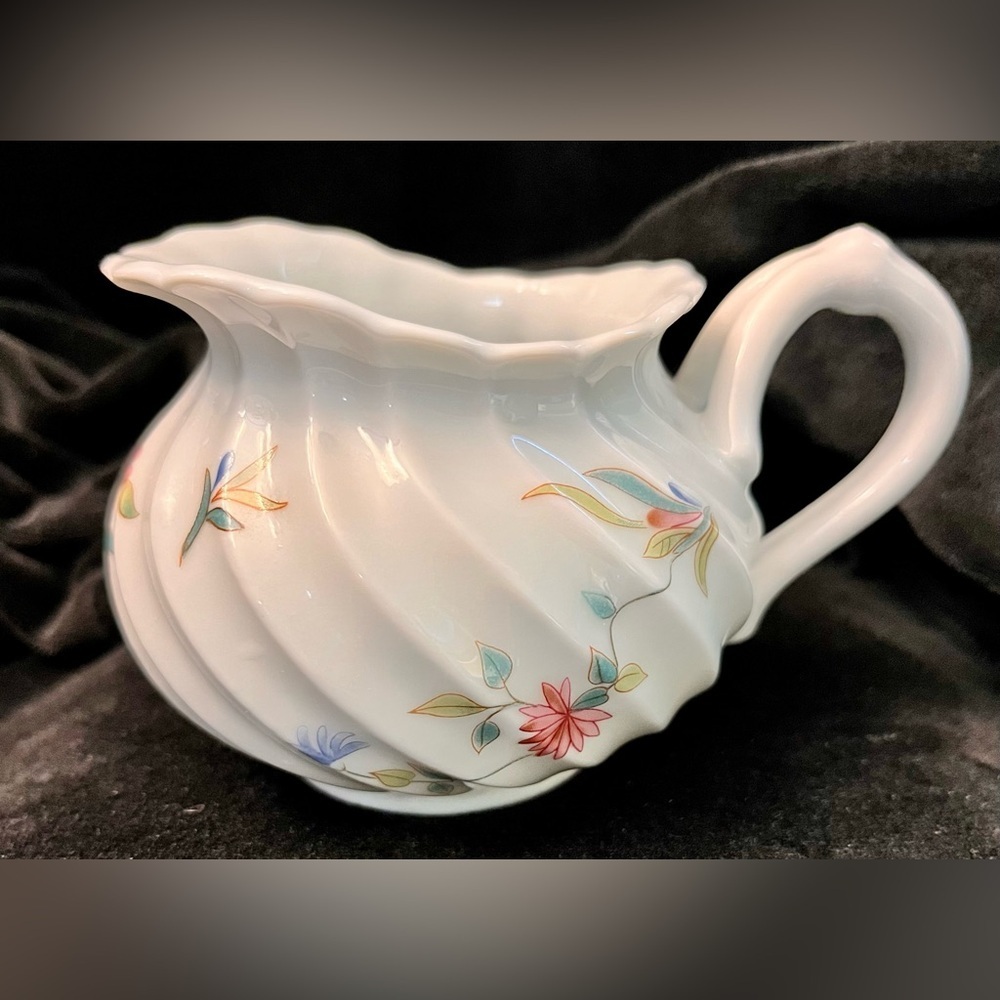 VTG Haviland Limoges France Scalloped Swirl Floral Porcelain Creamer Pitcher